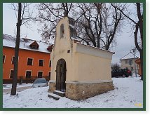 Kaplička sv. Jana Nepomuckého z r. 1763 v Doksích na náměstí 