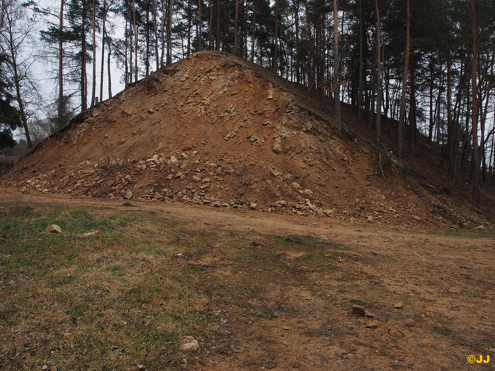 Lomy na cestě z Dokes do Kamenných Žehrovic