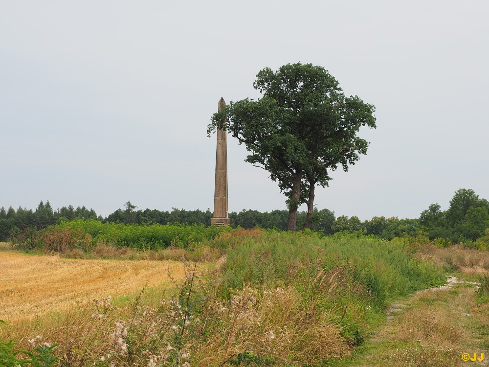 Martinský obelisk u Smečna    