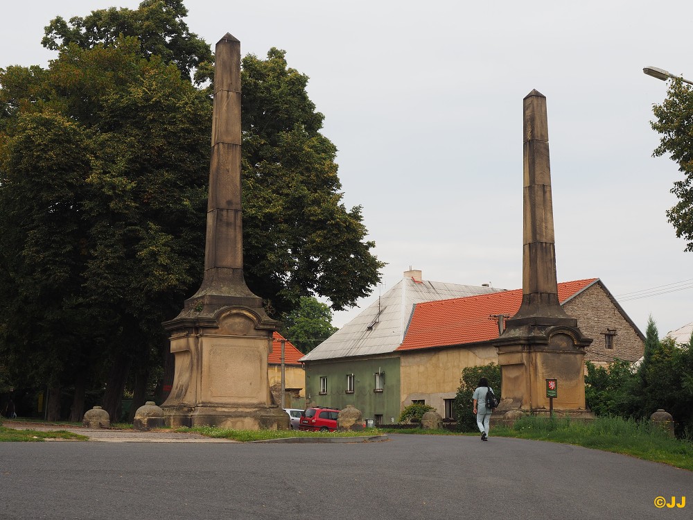 Martinský obelisk u Smečna    